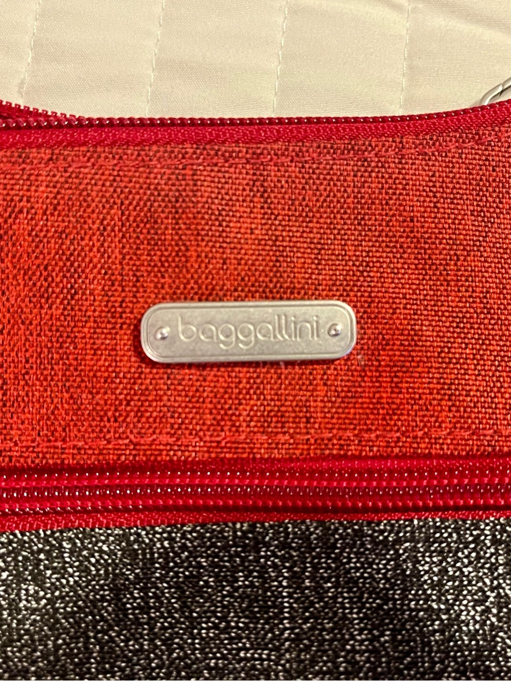 Baggallini Heather Red & Gray Anti-Theft Crossbody Bag + Wristlet - NWOT - Picture 2 of 9